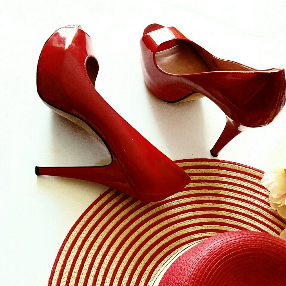 ¡Just In! Award Winner🎉Vince Camuto Red Hot Heels